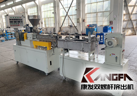 學(xué)校及實(shí)驗(yàn)室用JSH-20型雙螺桿擠出機(jī)機(jī)組系列，內(nèi)置真空、冷卻系統(tǒng)！主電機(jī)功率5.5kw、螺桿轉(zhuǎn)速100rpm、參考產(chǎn)量5-20kg/h。