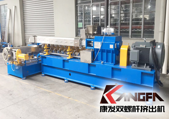 浙江客戶因業(yè)務(wù)發(fā)展需求,車(chē)間連續(xù)生產(chǎn)超十五年SJSH系列雙螺桿混煉擠出機(jī)老設(shè)備更換記!