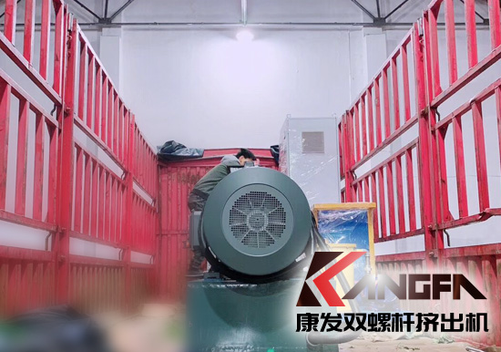 發(fā)貨速遞|公司新一批雙螺桿擠出機設備細心打包、裝車進行發(fā)貨