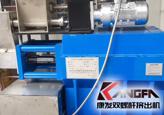 目前業(yè)內(nèi)雙螺桿擠出機(jī)是由截面相同但加工時(shí)錯(cuò)開一定角度的一組塊組成。