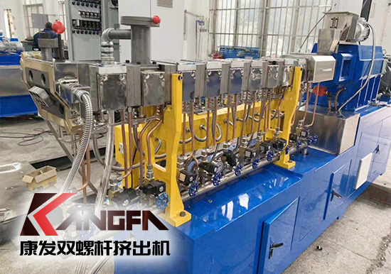 此雙螺桿擠出機(jī)組系列專為色母粒等物料而設(shè)計(jì)的,產(chǎn)量穩(wěn)定,機(jī)組連續(xù)性高。