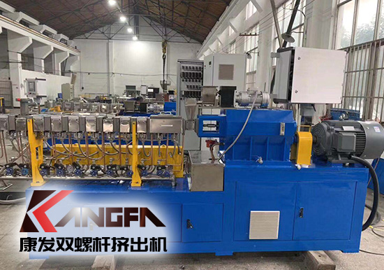 35型色母粒用內(nèi)置水路、真空系統(tǒng),PLC控制柜雙螺桿擠出機(jī),質(zhì)檢部嚴(yán)格試機(jī)過(guò)程中