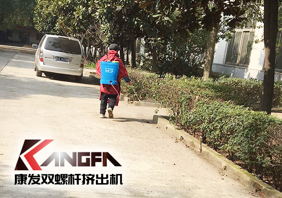 戰(zhàn)疫情、防風險、保安全!康發(fā)雙螺桿擠出機復工在即,全廠實現(xiàn)全方位消毒!