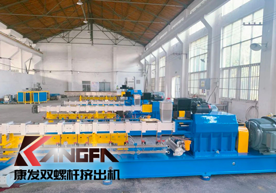 抗高溫戰(zhàn)酷暑，掀起生產(chǎn)熱潮——康發(fā)雙螺桿擠出機(jī)生產(chǎn)車間高溫“烤”驗(yàn)不服“暑”