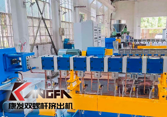 從輸送機理、工藝及配方、螺桿組合、混煉塑化能力及應(yīng)用等方面具體比較單、雙螺桿擠出機區(qū)別