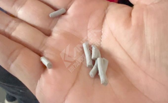 康發(fā)雙螺桿擠出機小型試驗機又開始轉(zhuǎn)動啦！