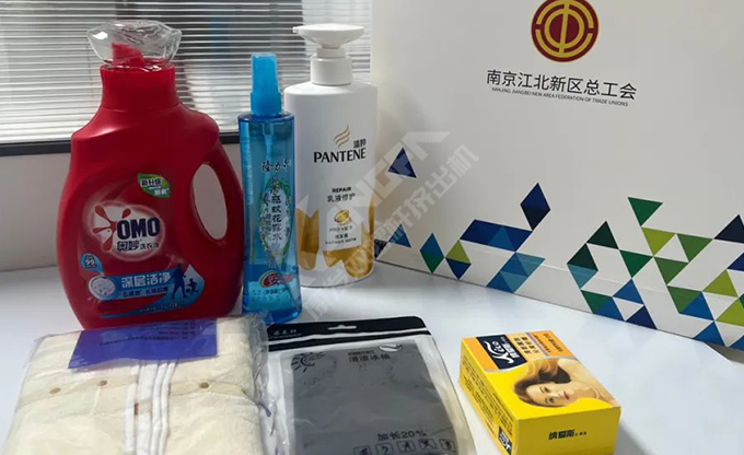 南京江北新區(qū)總工會深入康發(fā)雙螺桿擠出機(jī)一線開展“來高溫慰問”慰問活動(dòng)!