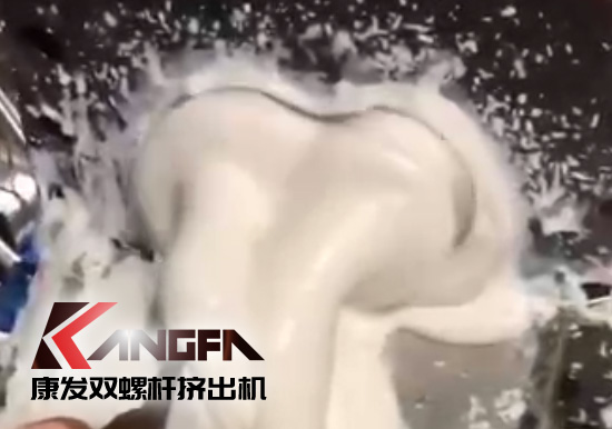 康發(fā)雙螺桿擠出設(shè)備以其過硬的產(chǎn)品技術(shù)、卓越的產(chǎn)品質(zhì)量贏得了越來越多的忠實(shí)用戶,并在競爭日趨激烈的市場獲得優(yōu)勢!