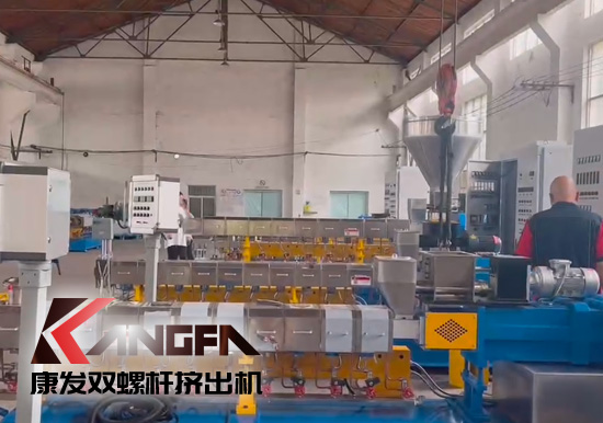 康發(fā)雙螺桿擠出機(jī)生產(chǎn)車間戰(zhàn)酷暑,保生產(chǎn)視頻剪輯。新的一月,新的一天,努力工作,努力生活!加油康發(fā)人!