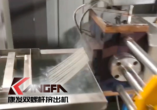 65高扭+PLC，尼龍加纖雙螺桿擠出機(jī)試機(jī)